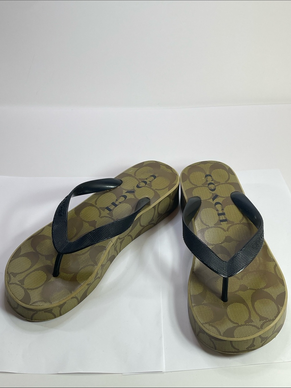 Coach Signature Platform Flip Flop Sandals with Black Straps size 7B